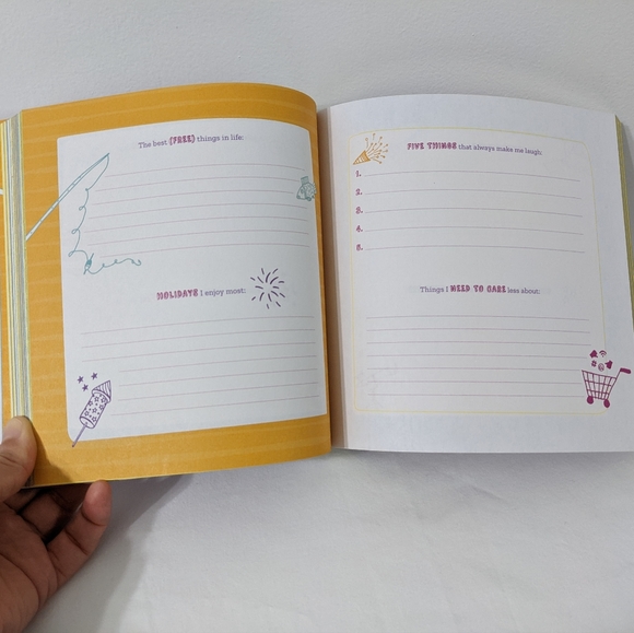 Little Lists for a Happy Life: 365 Ways to Cherish Tiny Moments of Big Joy Book - Picture 7 of 9